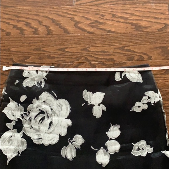 Gorgeous Lord & Taylor Pencil Skirt - Picture 3 of 6